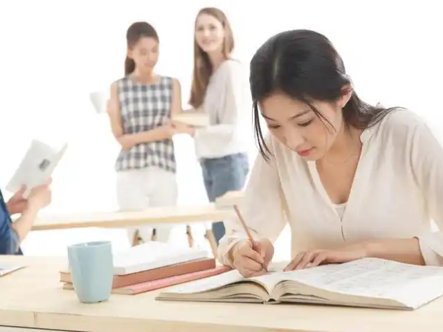 �����и���ѵ�����ļҺ�